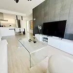 Marina Real 86 By Homeprive Apartment