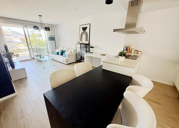 Marina Real 86 By Homeprive