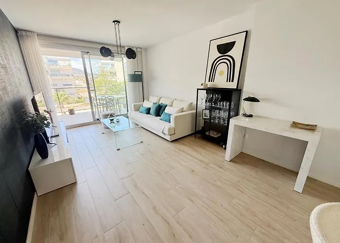 Marina Real 86 By Homeprive